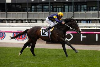 Grunt (NZ) claiming the G1 Makybe Diva Stakes. 